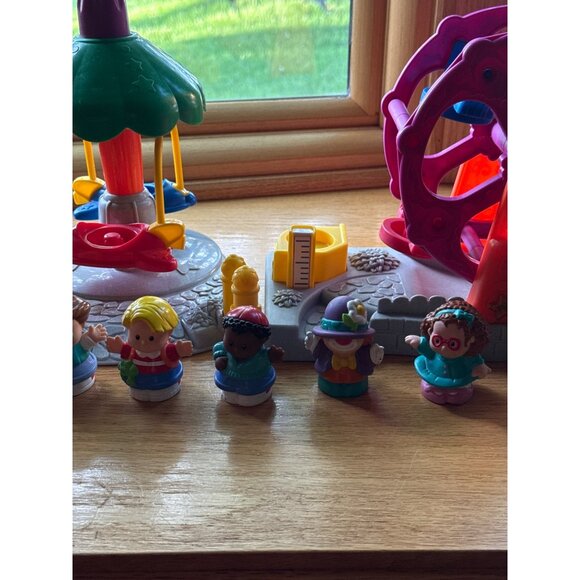 Fisher Price Little People Carnival Circus Ferris Wheel Spin Rocket 7 Figures - Picture 7 of 11